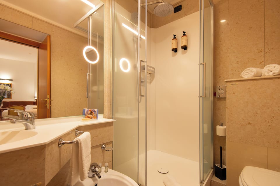 Junior Suite | Bathroom | Shower, designer toiletries, hair dryer, slippers