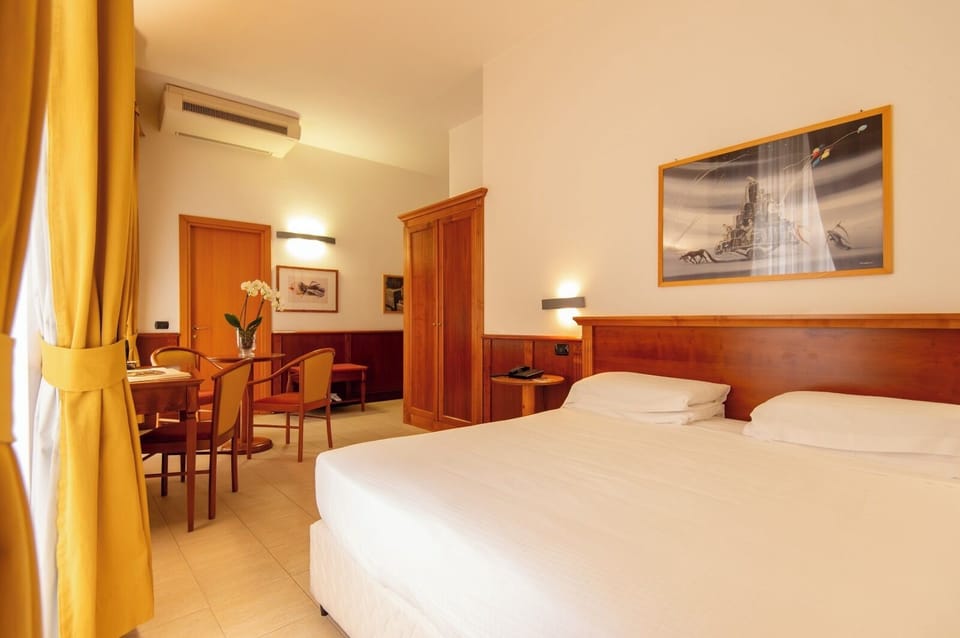 Junior Double Room | Minibar, in-room safe, blackout drapes, soundproofing