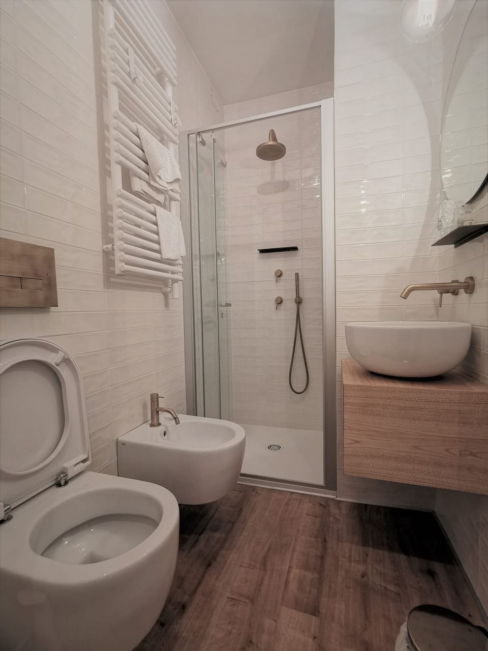 Standard Double or Twin Room | Bathroom | Shower, free toiletries, hair dryer, bidet