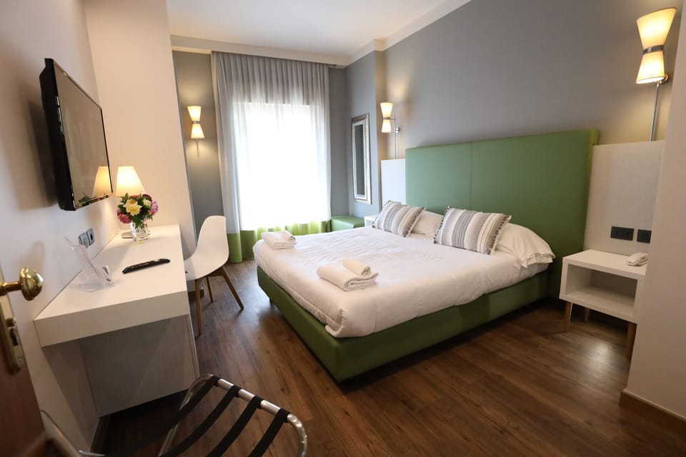 Premium bedding, down comforters, minibar, desk