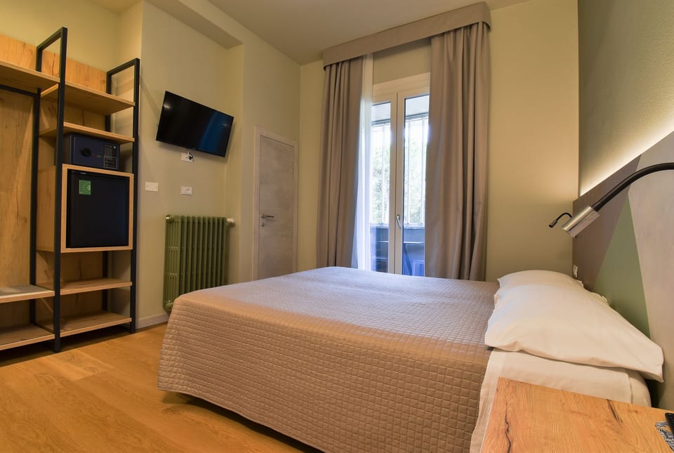 Executive Room | In-room safe, blackout drapes, free WiFi, bed sheets