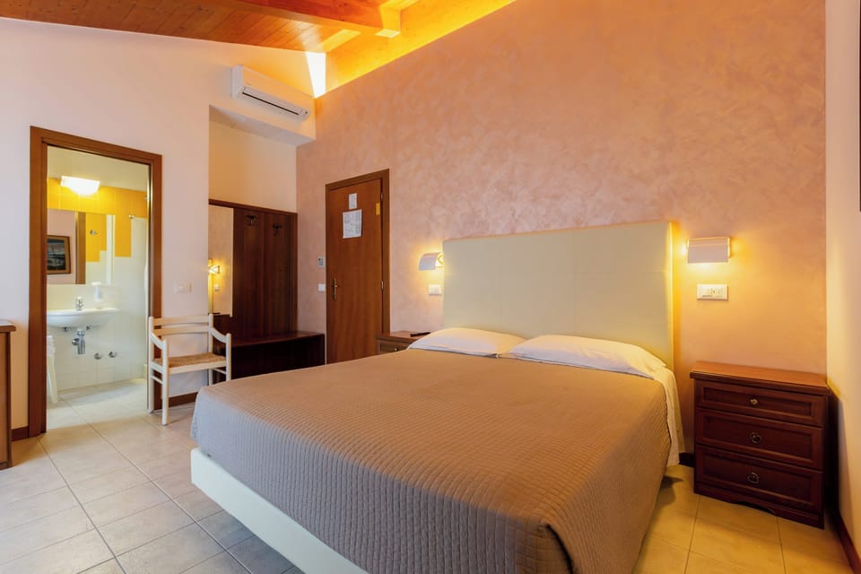 Superior Double Room, 1 Queen Bed, Balcony | In-room safe, blackout drapes, WiFi (free), bed sheets