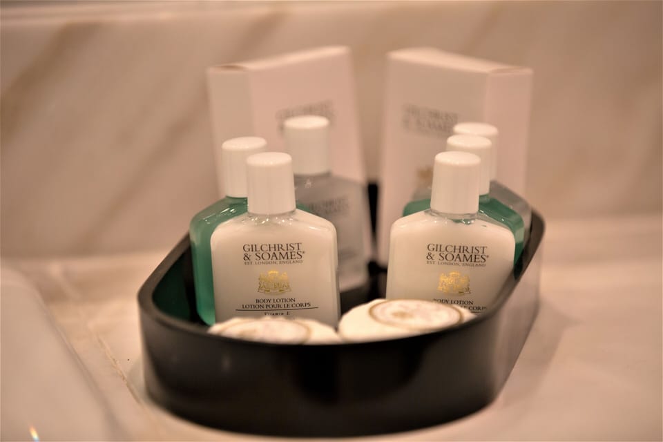 Executive Double or Twin Room | Bathroom amenities | Free toiletries, hair dryer, towels