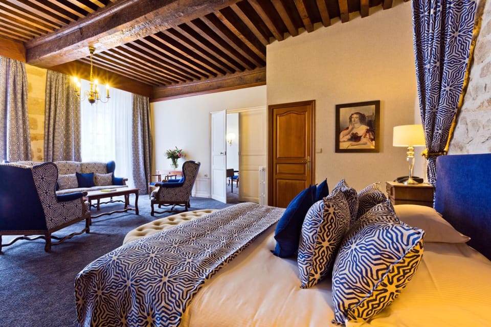 In-room safe, free WiFi, bed sheets