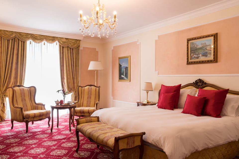 Junior Suite, Balcony | Minibar, in-room safe, desk, blackout drapes