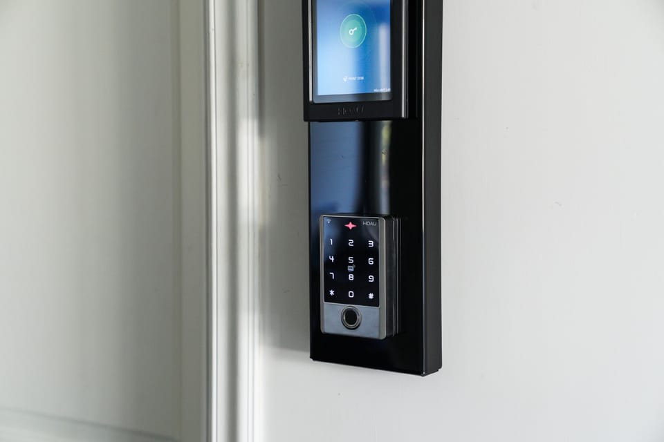 Standard Double Room | Minibar, in-room safe, desk, laptop workspace