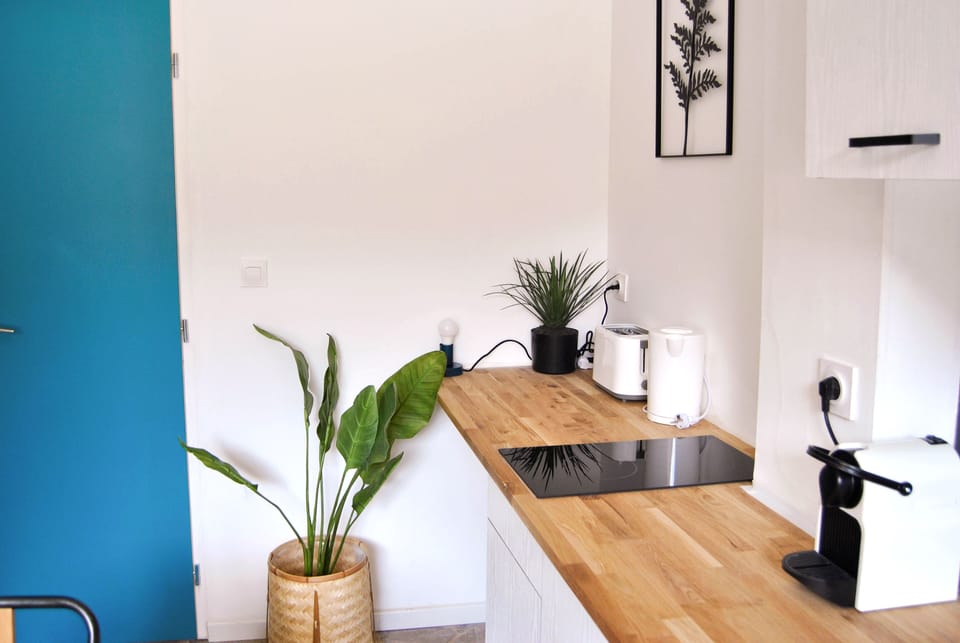 Basic Studio | In-room safe, desk, laptop workspace, soundproofing