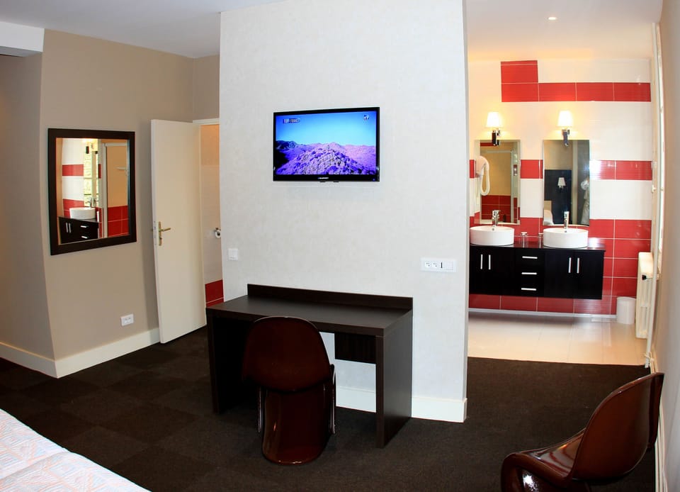 Comfort Double Room | Living area | Flat-screen TV