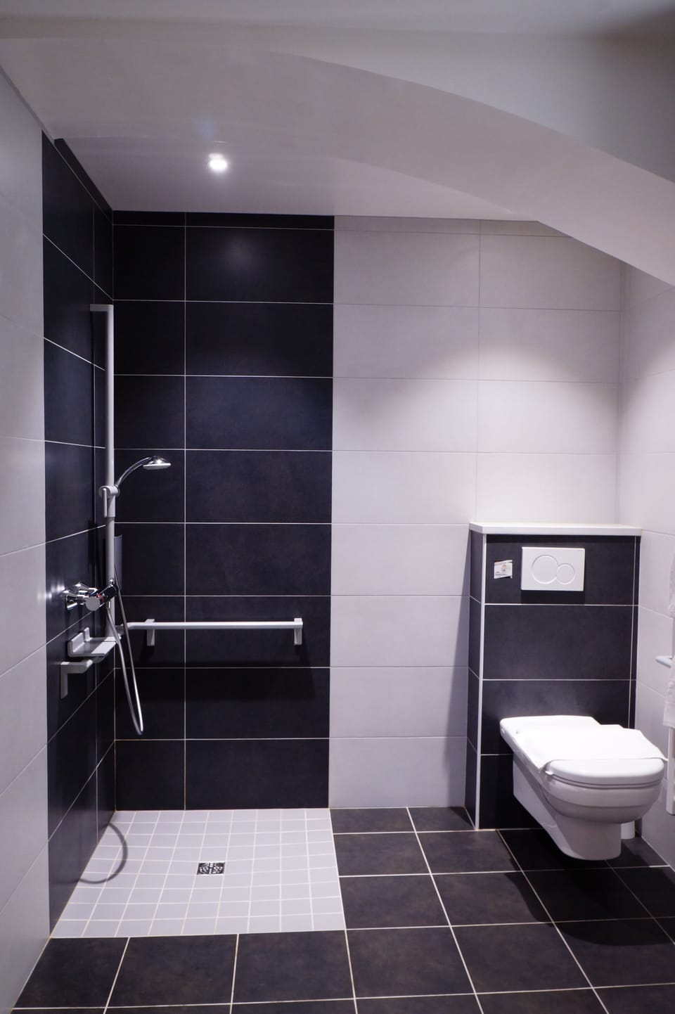 Comfort Room, Accessible, City View | Premium bedding, in-room safe, desk, blackout drapes