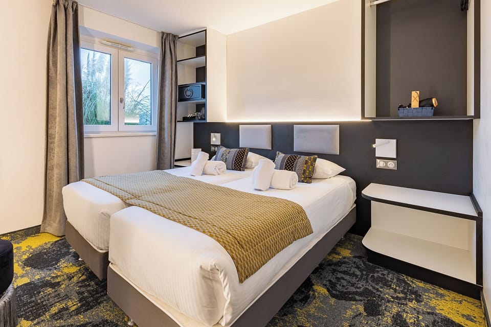 Twin Room | Premium bedding, in-room safe, desk, blackout drapes