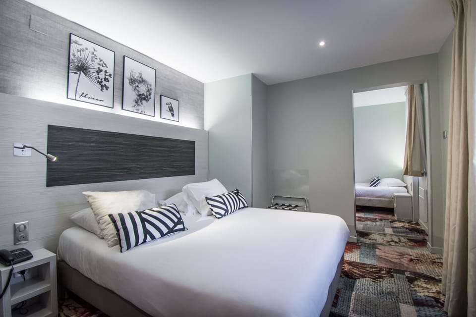 Triple Room | In-room safe, desk, blackout drapes, soundproofing