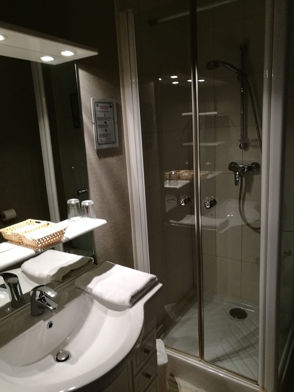 Superior Double Room | Bathroom | Hair dryer, towels