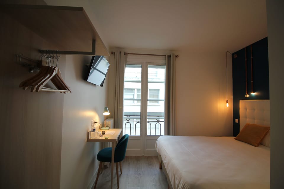 Double Room | 1 bedroom, premium bedding, pillowtop beds, in-room safe
