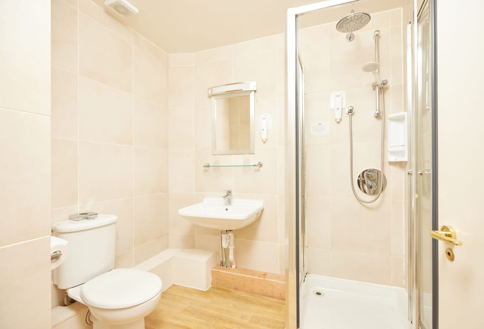 Twin Room | Bathroom | Hair dryer, towels