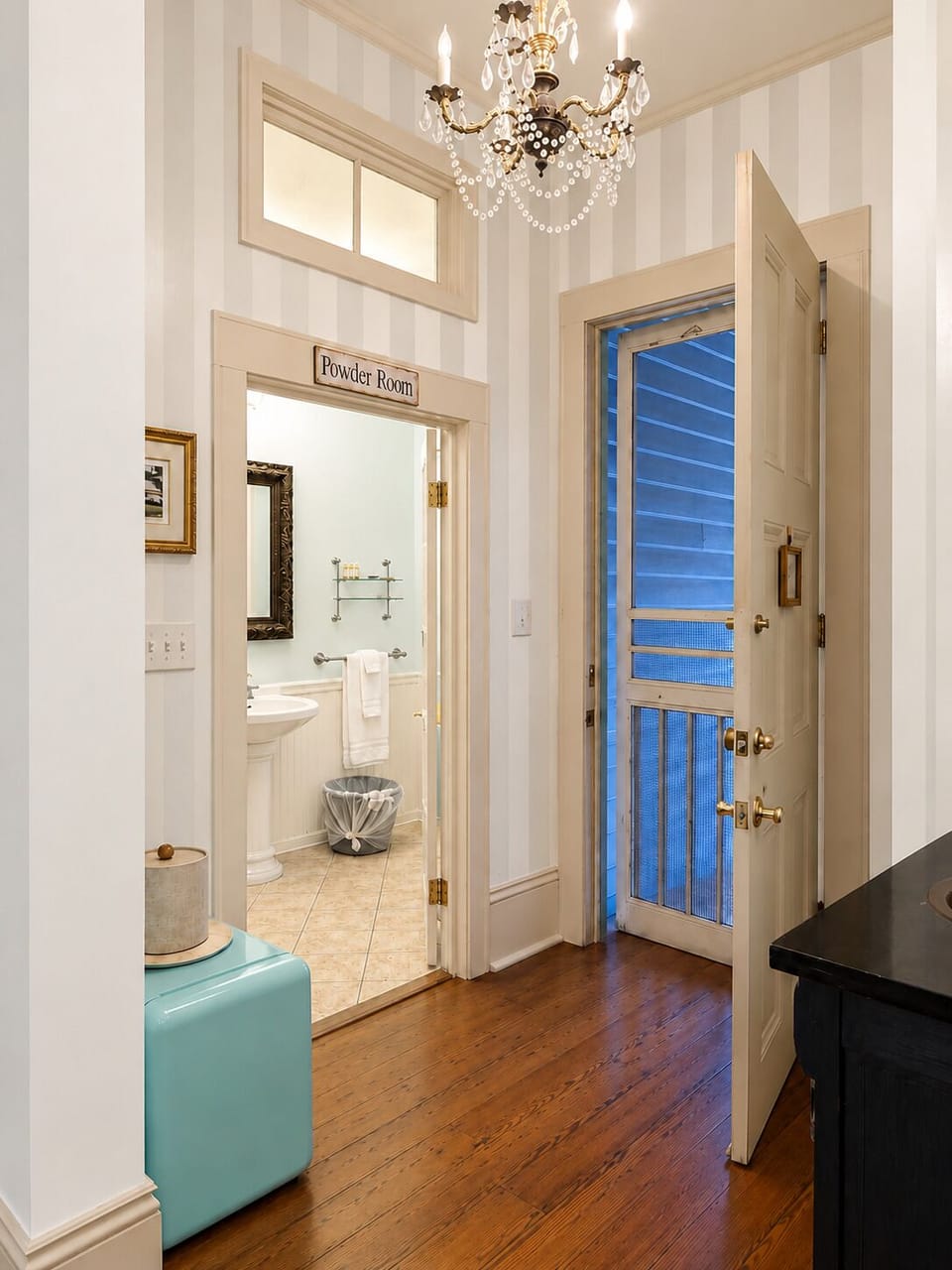 Deluxe Room | Bathroom | Free toiletries, hair dryer, towels