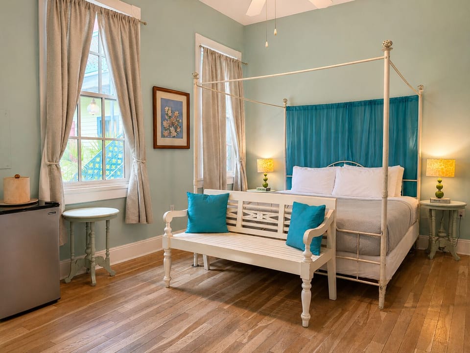 Standard Room, 1 King Bed | Premium bedding, iron/ironing board, free WiFi, bed sheets