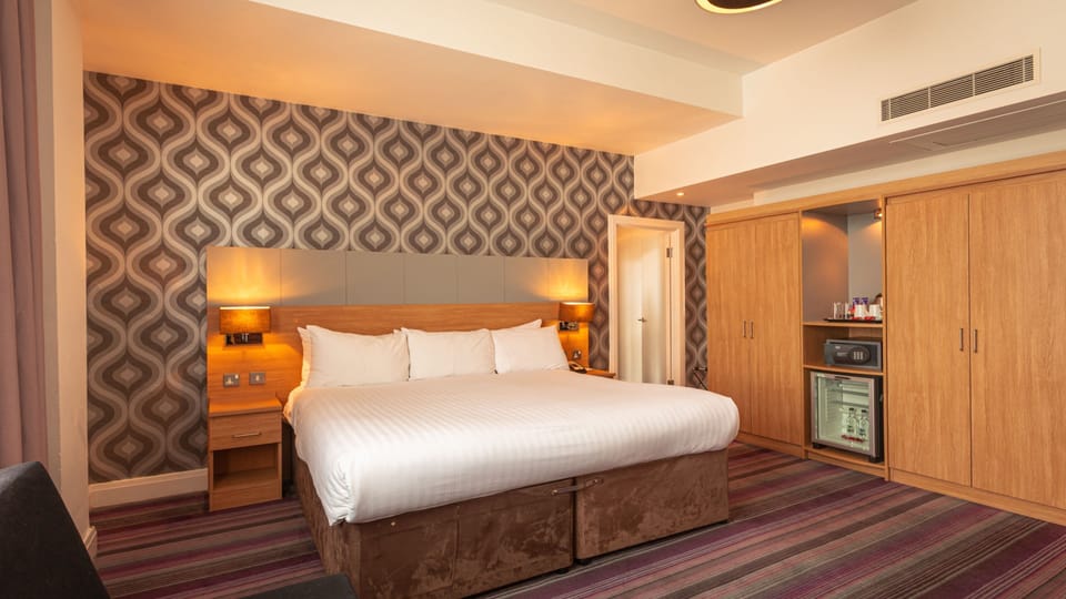 In-room safe, desk, laptop workspace, iron/ironing board (on request)