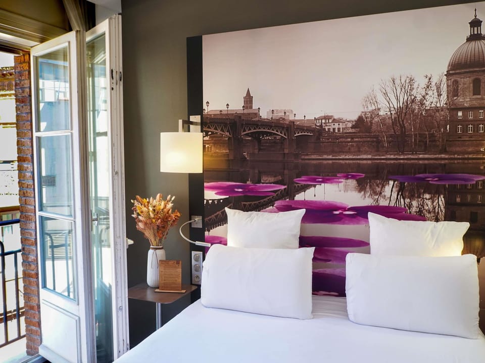 Superior Room, 1 Double Bed, Balcony | Minibar, in-room safe, blackout drapes, soundproofing