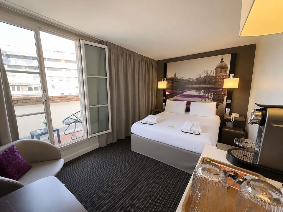 Privilege, Double Room, 1 Double Bed | Minibar, in-room safe, blackout drapes, soundproofing