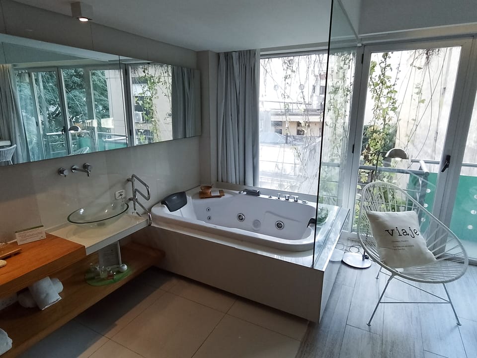 Deluxe Double Room | Bathroom | Separate tub and shower, jetted tub, hydromassage showerhead