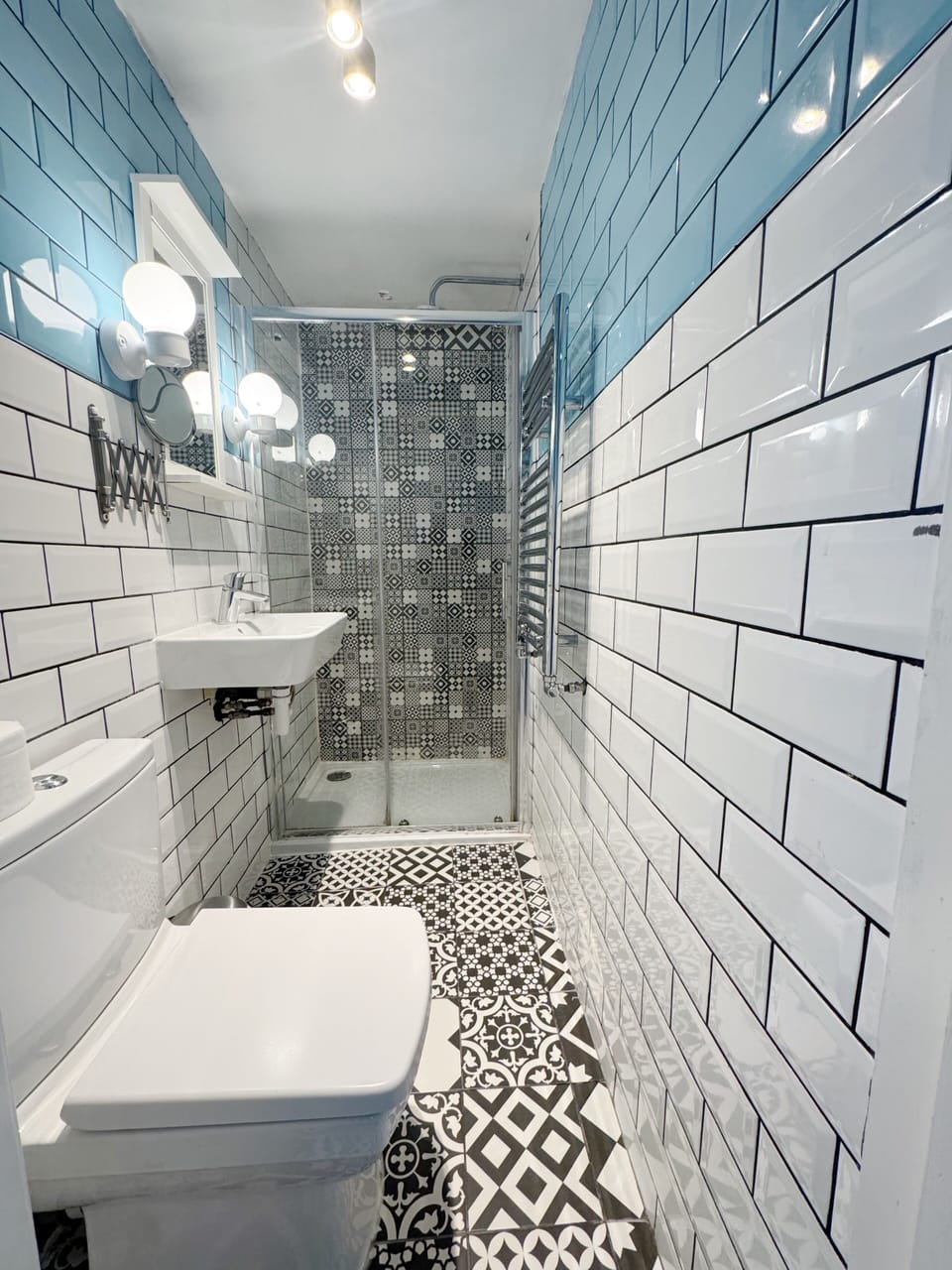 Standard Quadruple Room | Bathroom | Shower, free toiletries, towels