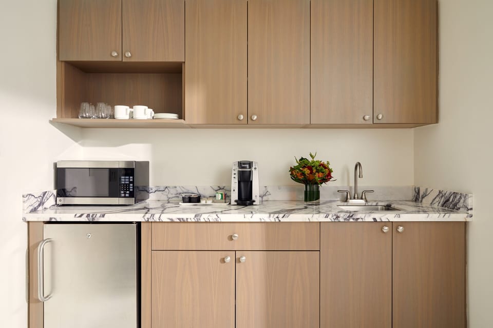 Suite, 1 Bedroom (Manhattan Suite) | Egyptian cotton sheets, premium bedding, down comforters, pillowtop beds