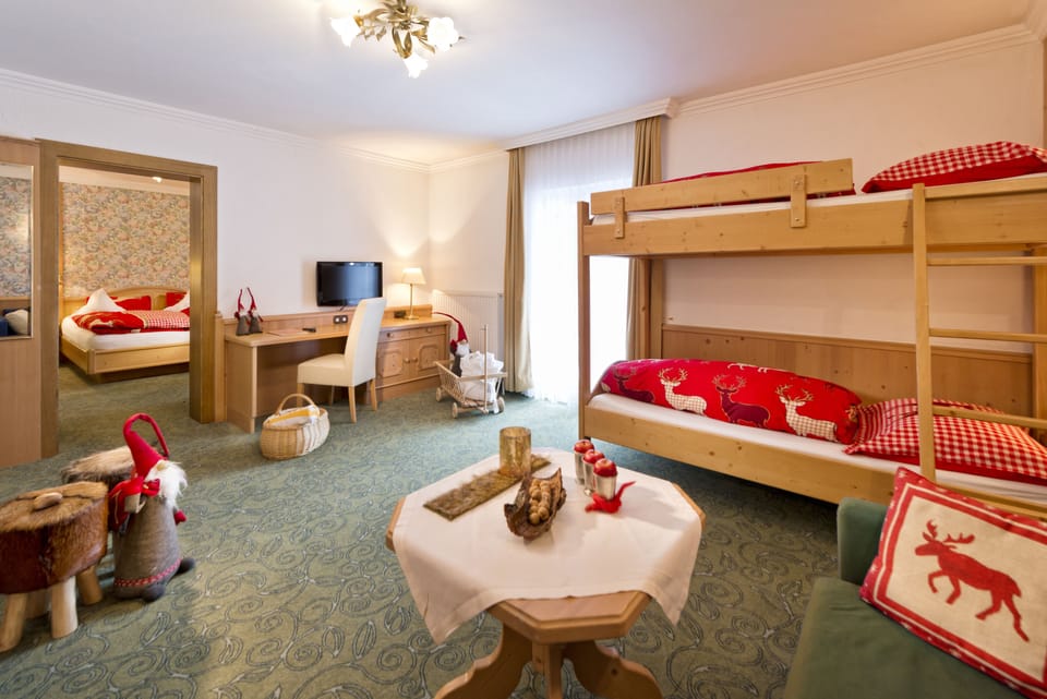 Traditional Quadruple Room, 1 Bedroom, Mountain View | Premium bedding, in-room safe, free WiFi