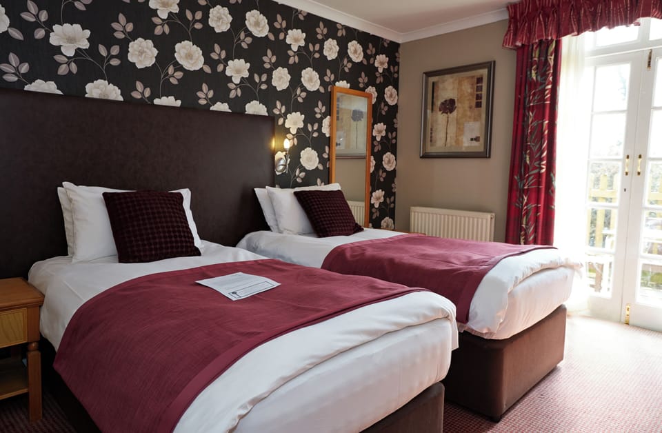 Twin Room | Iron/ironing board, free WiFi, bed sheets