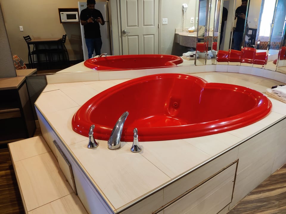 Suite, 1 King Bed, Smoking (Jacuzzi Tub) | Desk, iron/ironing board, free WiFi, bed sheets