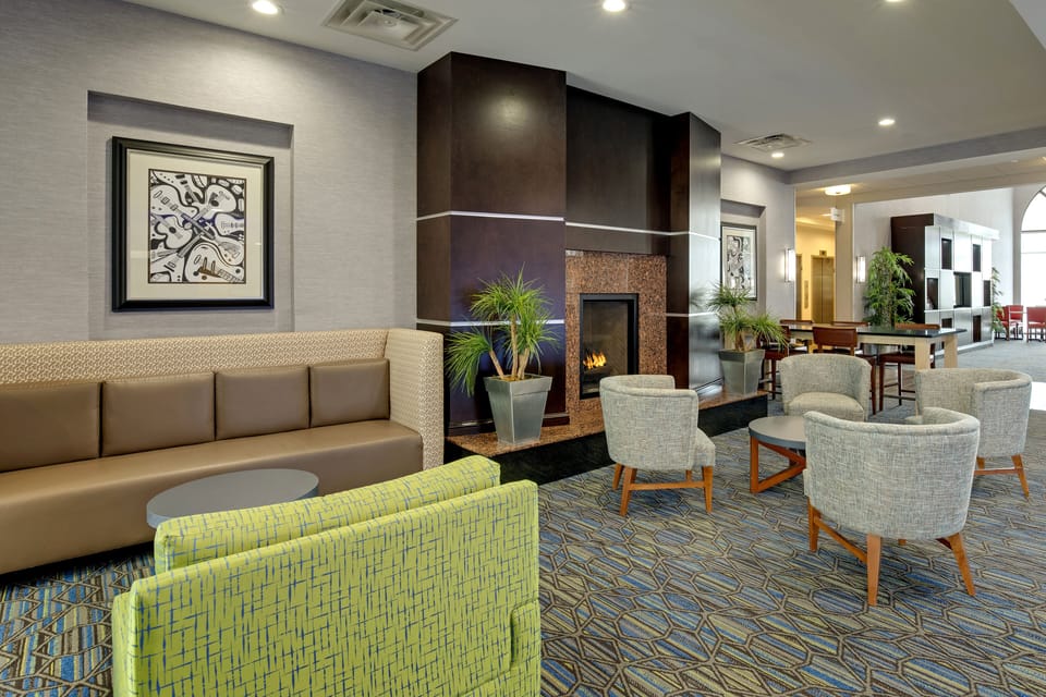 Lobby lounge