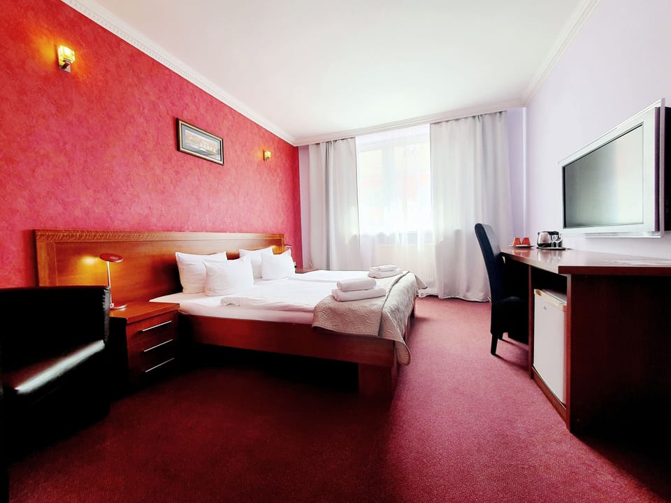 Standard Double Room | In-room safe, desk, blackout drapes, iron/ironing board (on request)