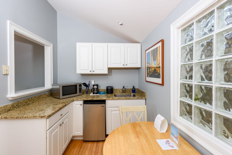Suite, Multiple Beds, Non Smoking, Ocean View | Private kitchen | Mini-fridge