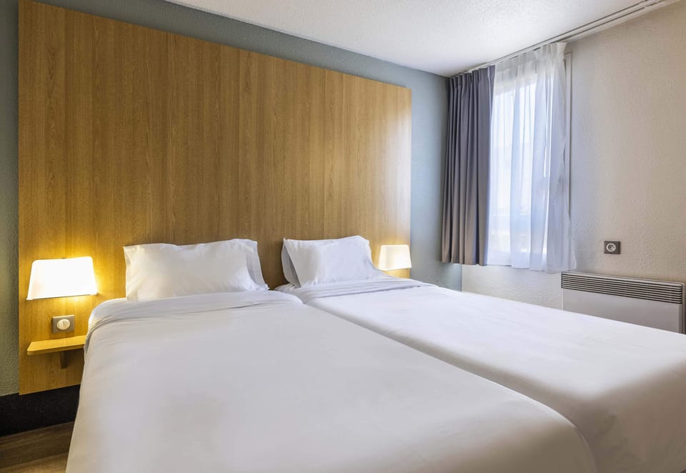 Twin Room, Non Smoking | Premium bedding, desk, blackout drapes, soundproofing