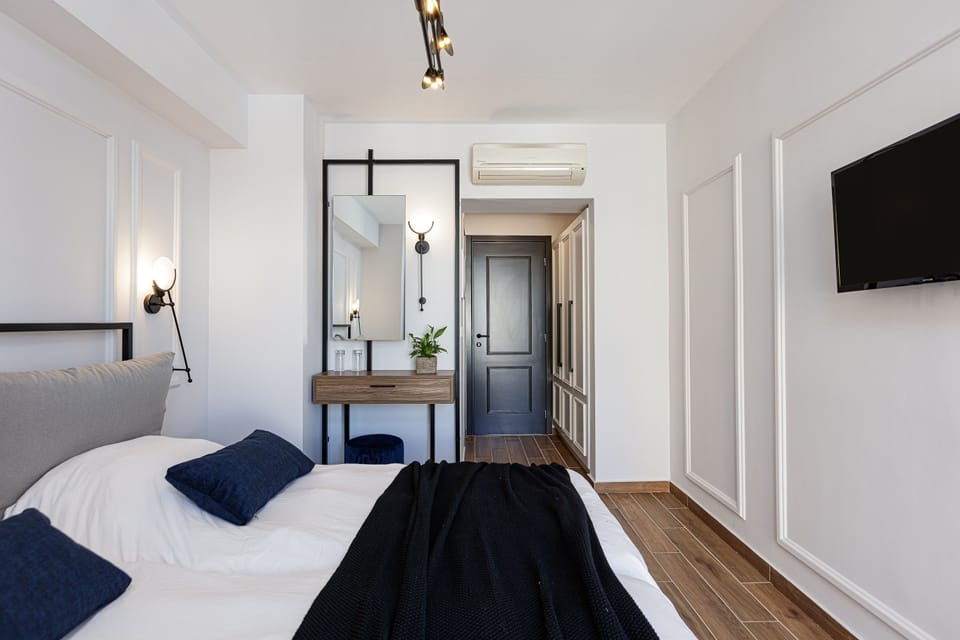Premium bedding, down comforters, pillowtop beds, minibar