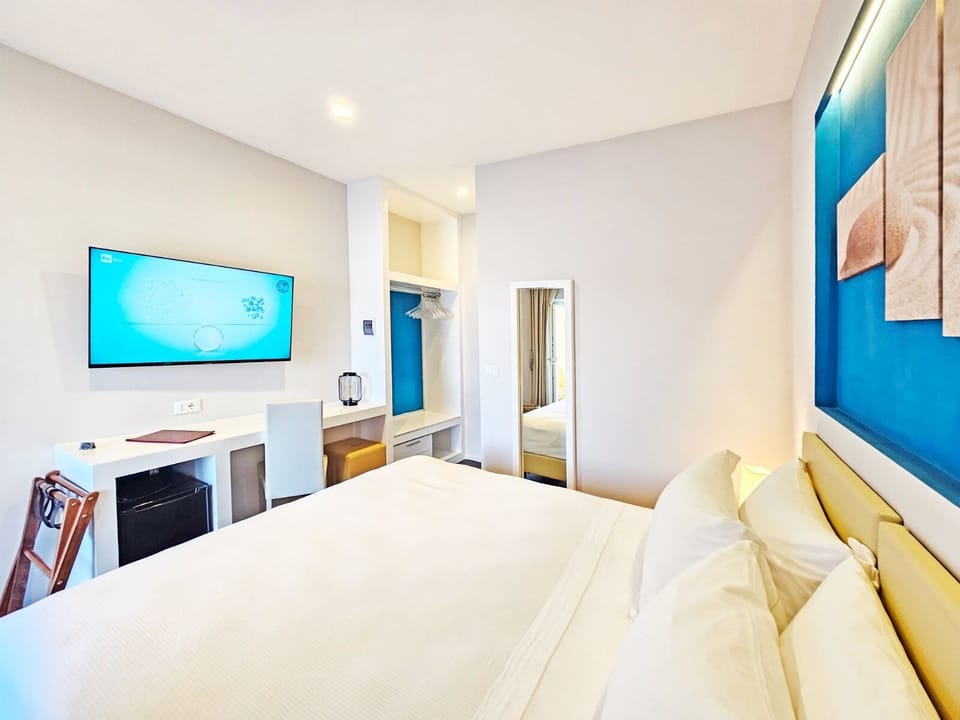 Double or Twin Room, Balcony, Sea View | In-room safe, desk, WiFi (free), bed sheets