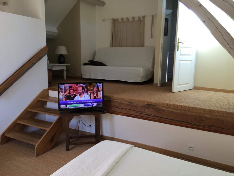 Iron/ironing board, rollaway beds, bed sheets