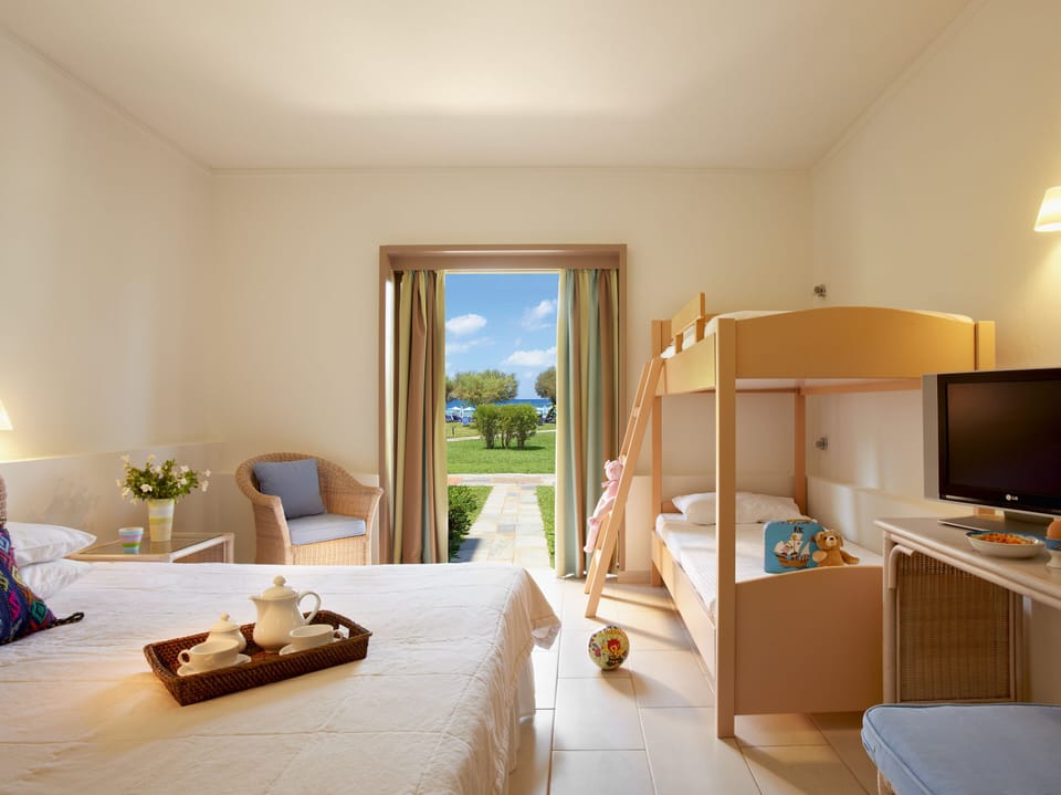 In-room safe, bed sheets