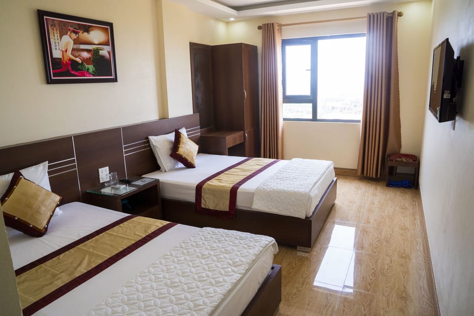 Twin Room, Sea View | Desk, free WiFi