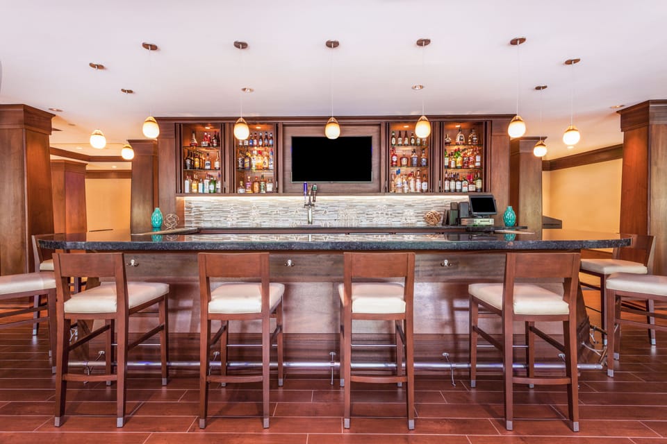 Breakfast and dinner served