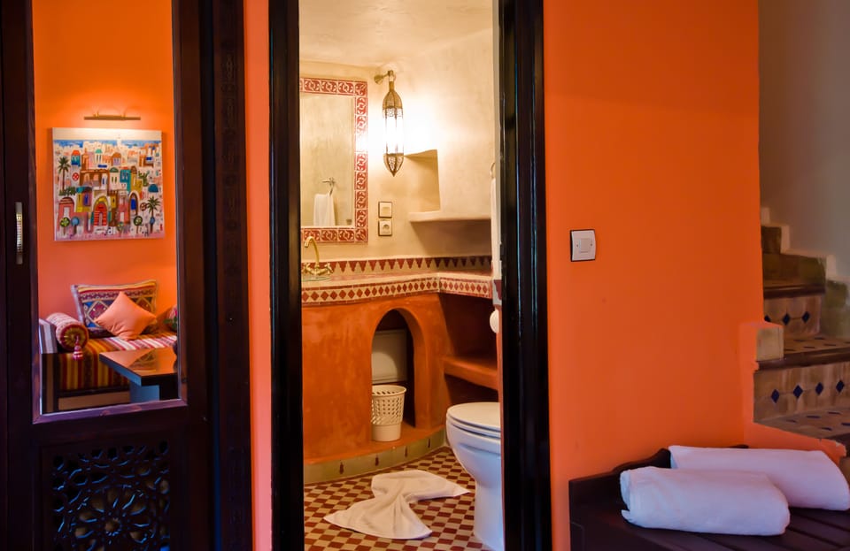 Suite (M) | Bathroom | Shower, free toiletries, hair dryer, towels