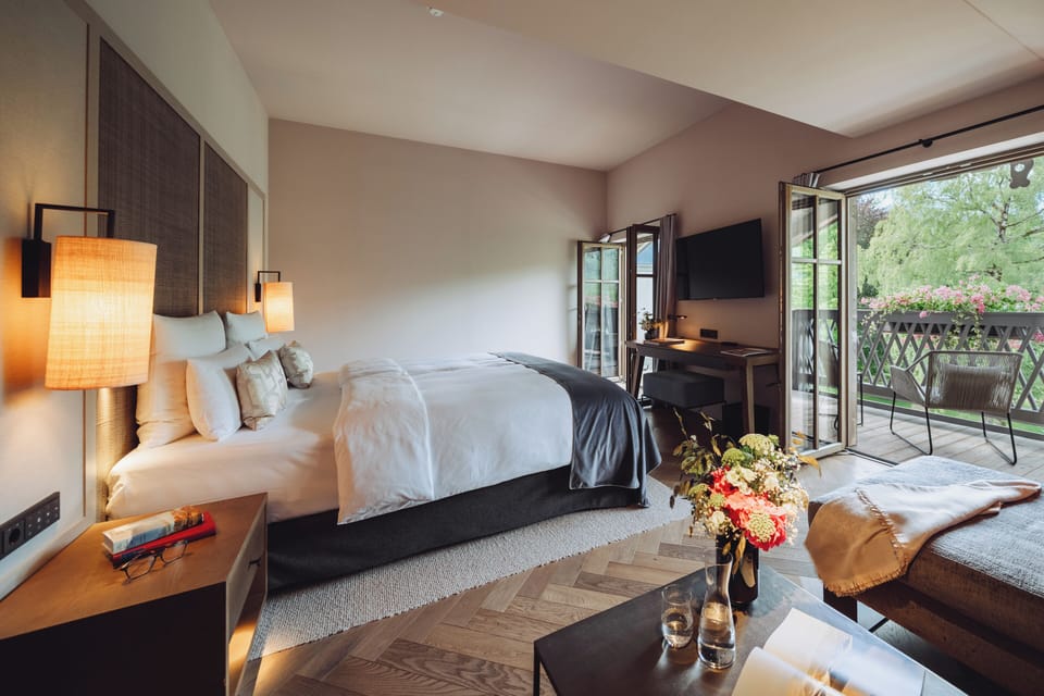 Junior Suite | Premium bedding, in-room safe, iron/ironing board, free WiFi