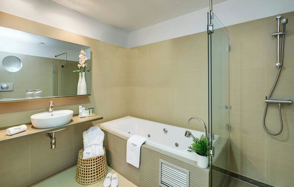 Junior Suite | Pillowtop beds, minibar, in-room safe, desk