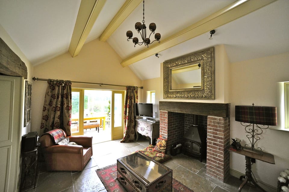 Cottage, 2 Bedrooms, Valley View | Living room | Flat-screen TV