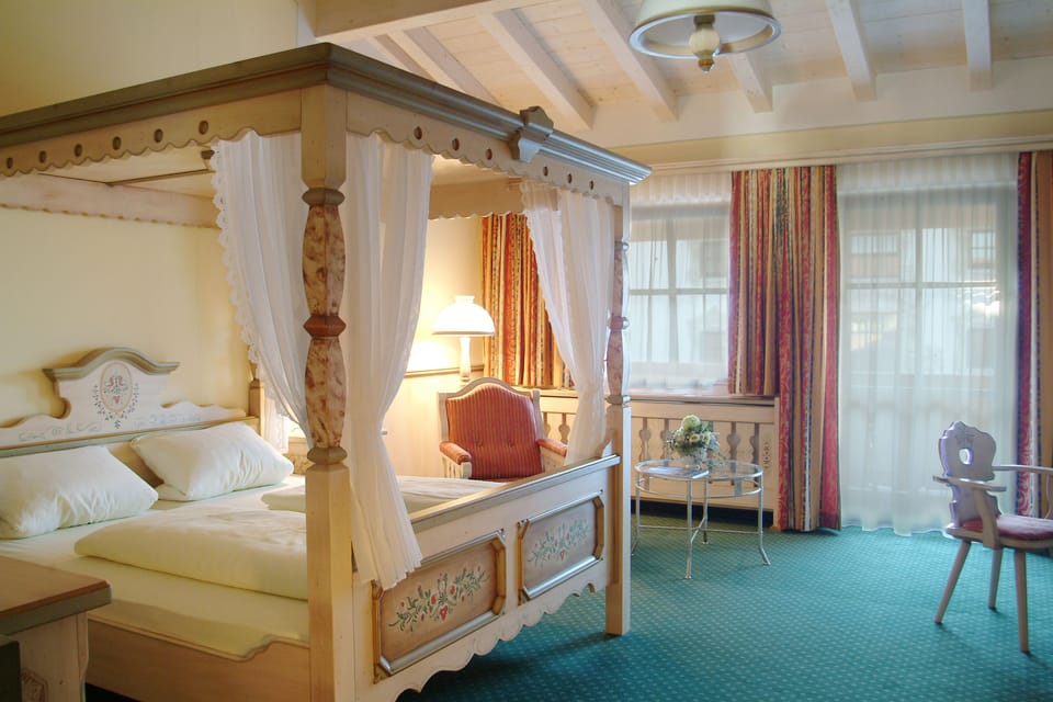 Superior Double Room | Hypo-allergenic bedding, minibar, in-room safe, blackout drapes