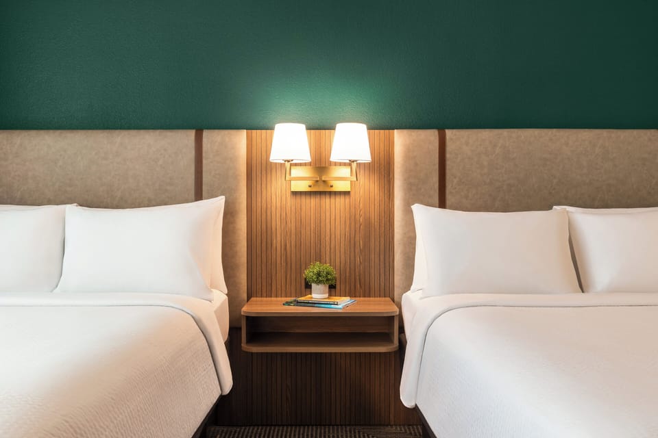 Standard Room | In-room safe, desk, laptop workspace, iron/ironing board
