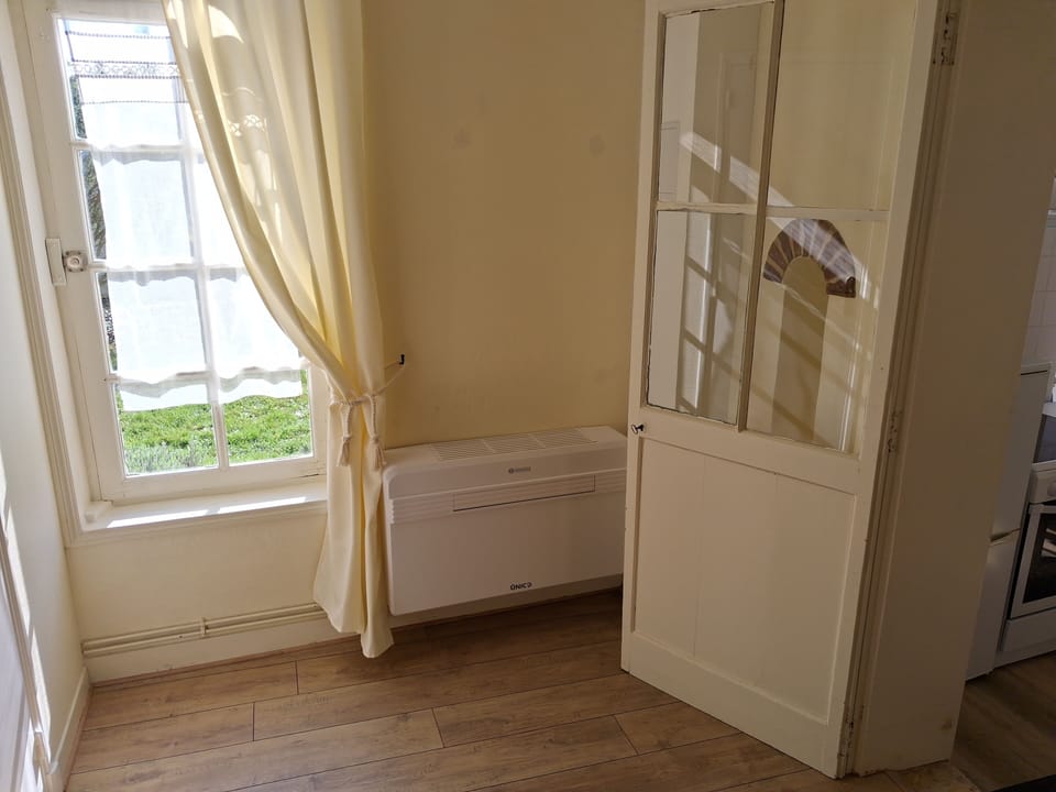 Apartment | Living area | Flat-screen TV, DVD player