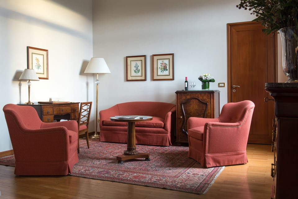 32-inch LCD TV with digital channels, TV