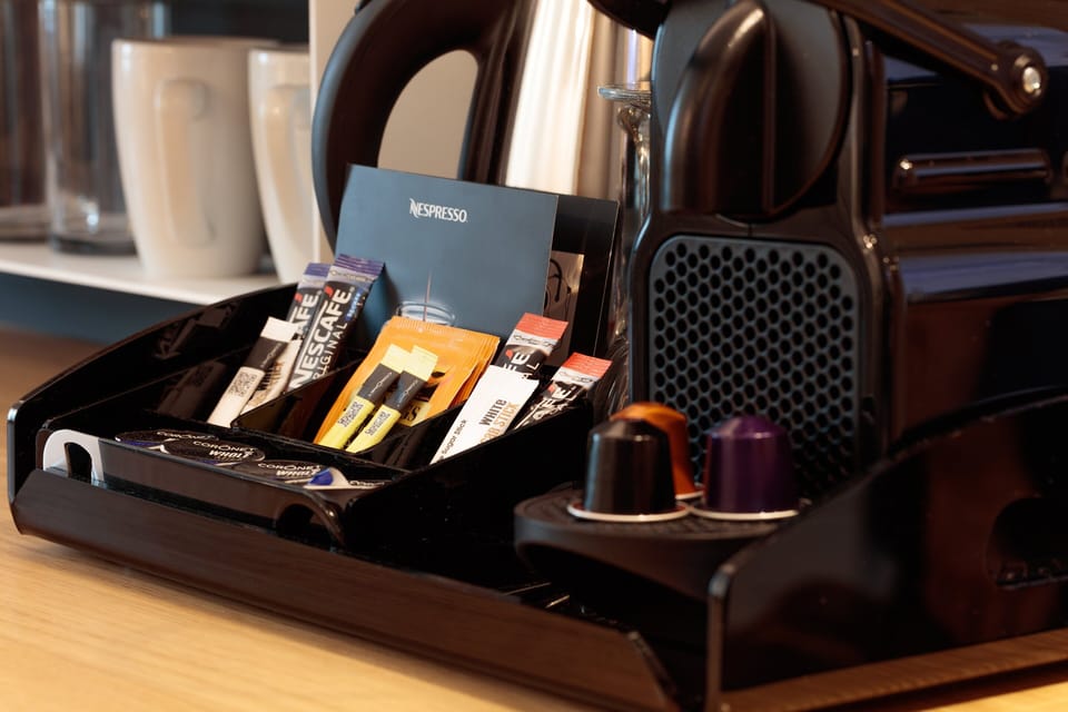 Hypo-allergenic bedding, in-room safe, desk, laptop workspace