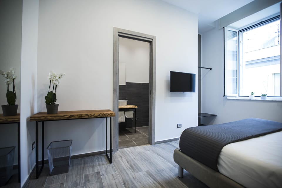 Design Double Room | Free cribs/infant beds, free WiFi, bed sheets