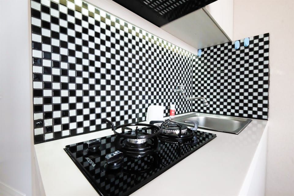 Studio | Private kitchenette | Fridge, stovetop, rice cooker, cookware/dishes/utensils
